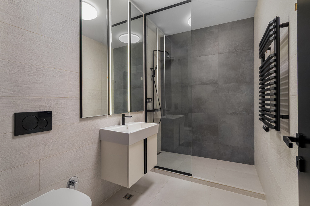 Mamaia Central 2 camere lux 94 mp parcare inclusă vedere superbă