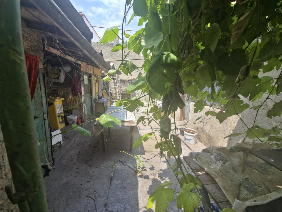 Piata Chiliei casa demolabila teren 204 mp