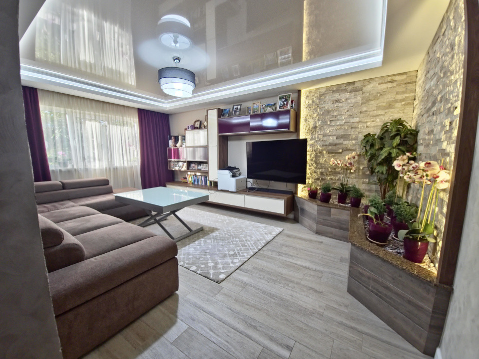 Ocazie!Poarta 6 apartament  3 camere renovat lux etaj 3/4, incalzire pardoseală