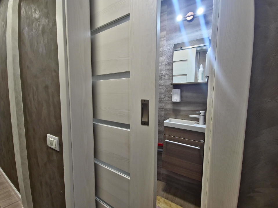 Ocazie!Poarta 6 apartament  3 camere renovat lux etaj 3/4, incalzire pardoseală