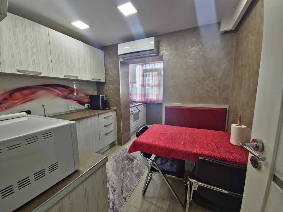 Ocazie!Poarta 6 apartament  3 camere renovat lux etaj 3/4, incalzire pardoseală