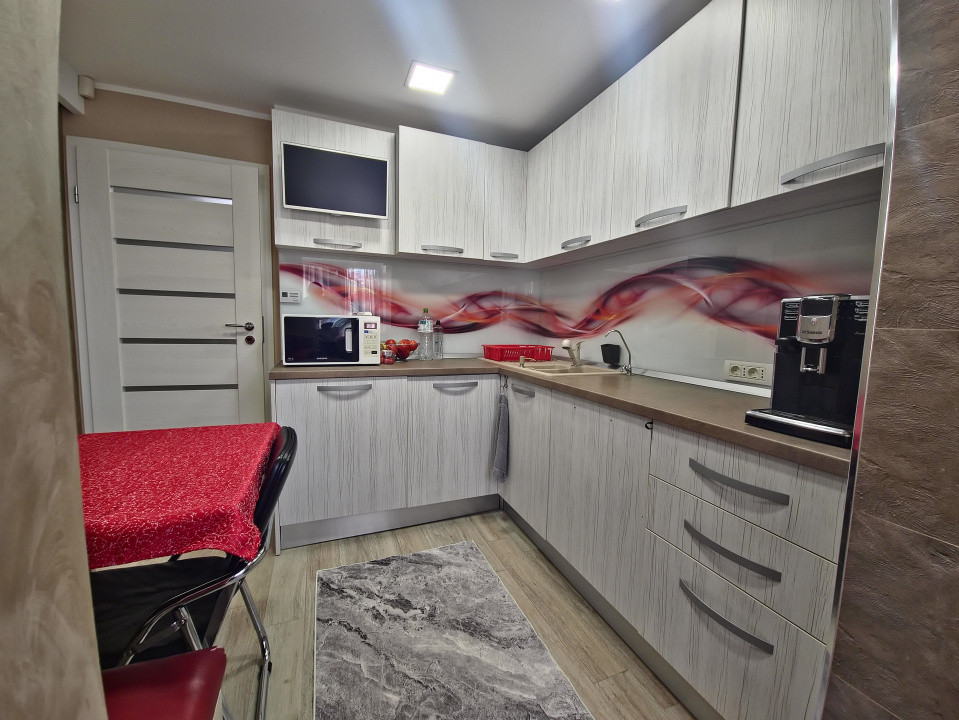 Ocazie!Poarta 6 apartament  3 camere renovat lux etaj 3/4, incalzire pardoseală