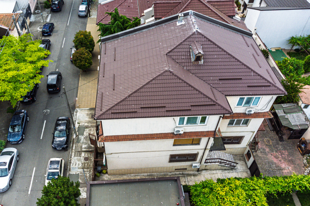 Vilă tip bloc 12 camere, 2 garaje 2 boxe zona Tomis 1 Flămânda