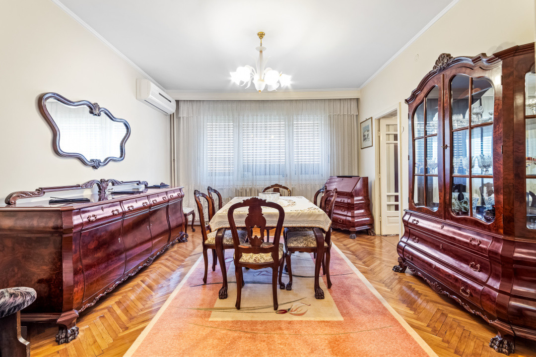 Vilă tip bloc 12 camere, 2 garaje 2 boxe zona Tomis 1 Flămânda