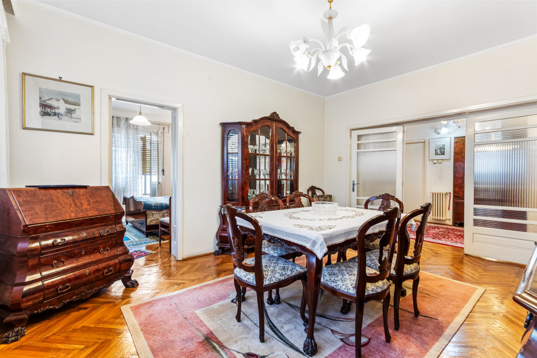 Vilă tip bloc 12 camere, 2 garaje 2 boxe zona Tomis 1 Flămânda