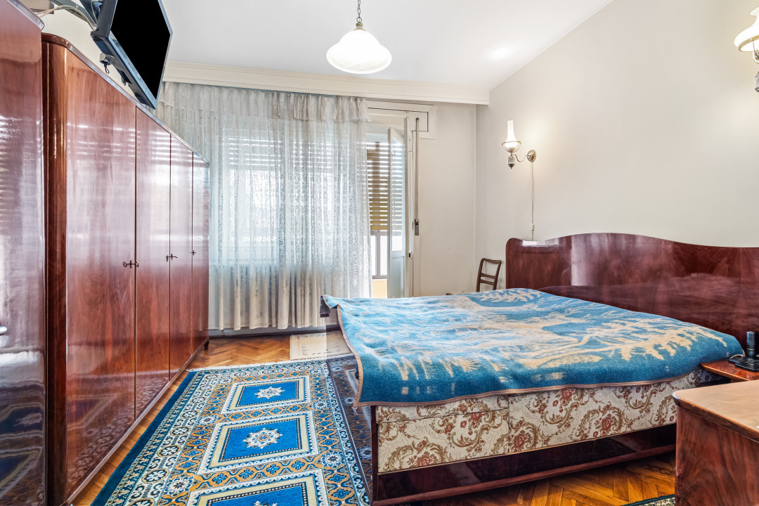 Vilă tip bloc 12 camere, 2 garaje 2 boxe zona Tomis 1 Flămânda