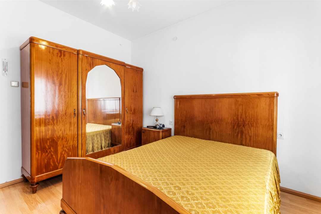 Vilă tip bloc 12 camere, 2 garaje 2 boxe zona Tomis 1 Flămânda