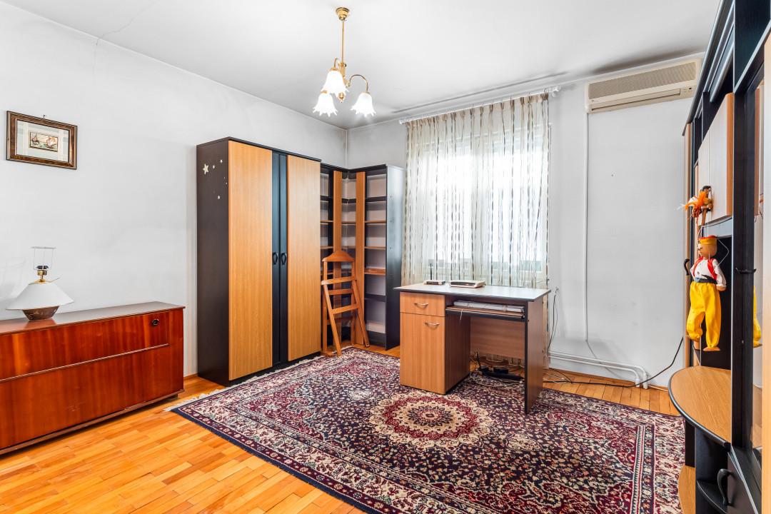 Vilă tip bloc 12 camere, 2 garaje 2 boxe zona Tomis 1 Flămânda