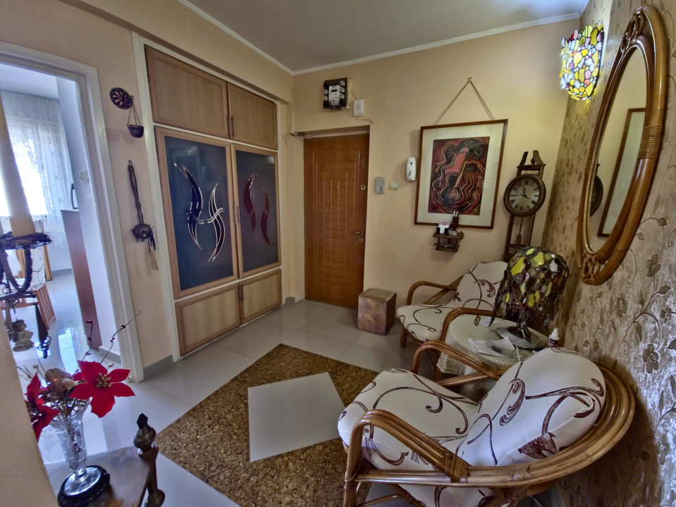 Miga apartament 3 camere decomandat cu boxa