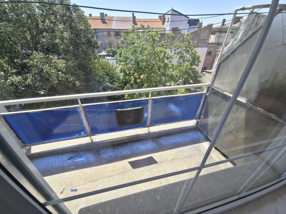 Miga apartament 3 camere decomandat cu boxa
