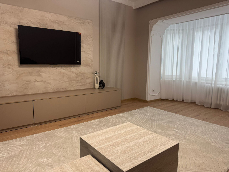 Stadion apartament 3 camere decomandat termen lung