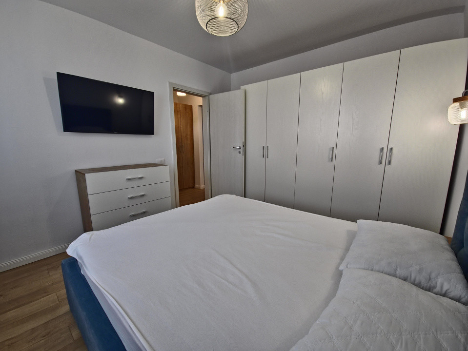 Tomis Plus  Apartament 2 camere  mobilat modern  parcare  vedere superbă