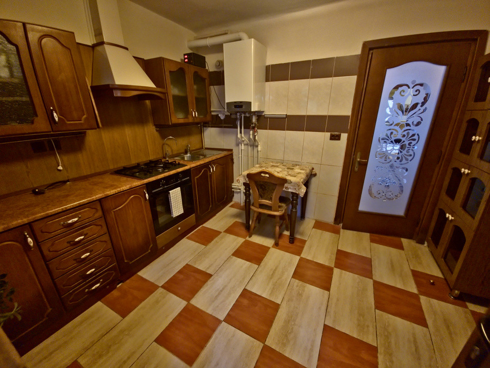 Casă individuală Km 5 – curte cu foișor, acces privat, termen lung