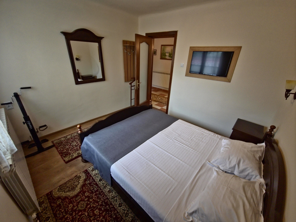 Casă individuală Km 5 – curte cu foișor, acces privat, termen lung