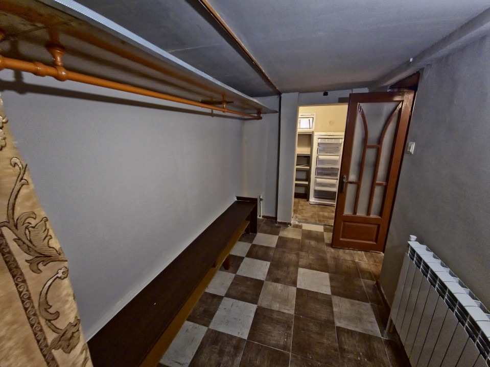 Casă individuală Km 5 – curte cu foișor, acces privat, termen lung