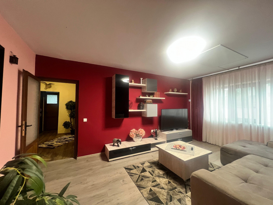 Trocadero apartament 2 camere decomandat cu loc de parcare rezervat
