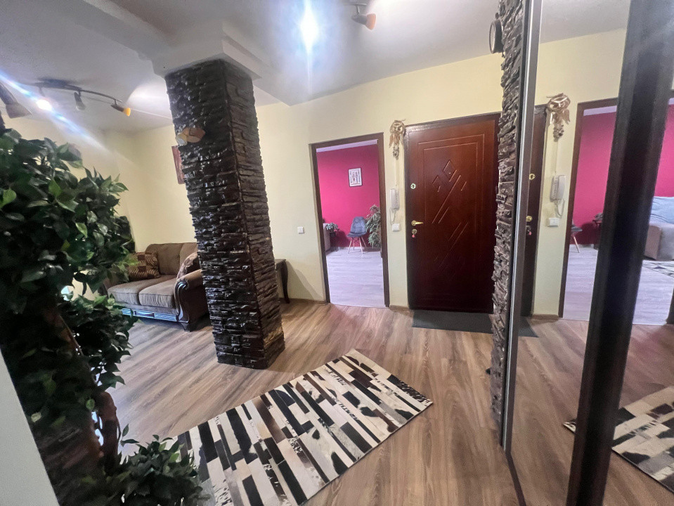 Trocadero apartament 2 camere decomandat cu loc de parcare rezervat