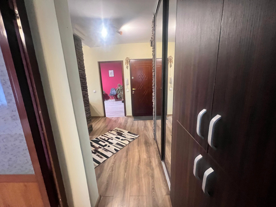 Trocadero apartament 2 camere decomandat cu loc de parcare rezervat