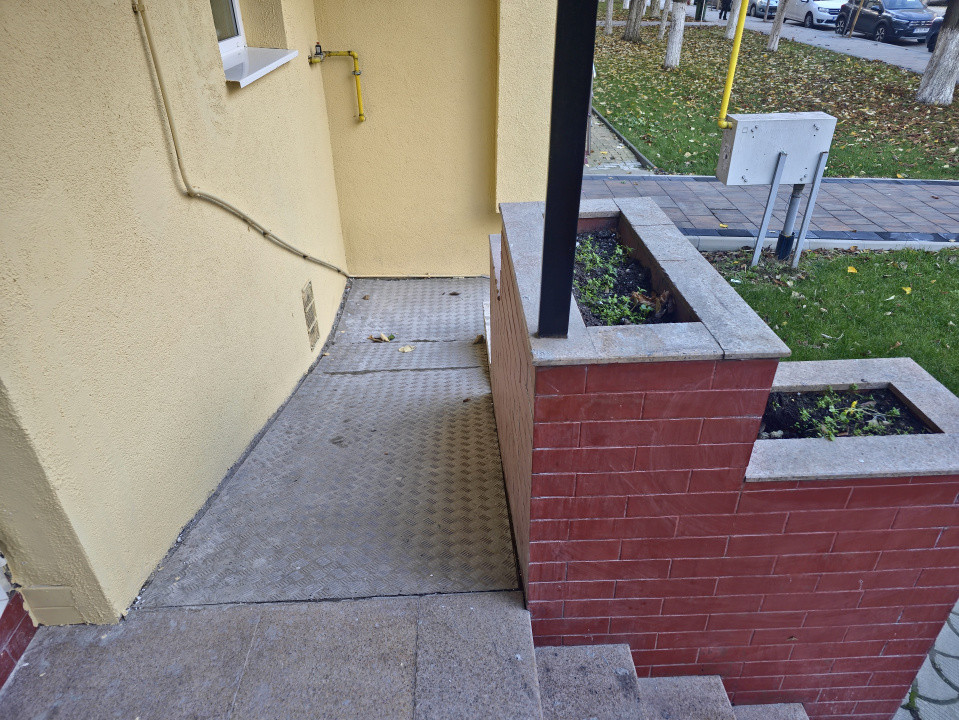 Spațiu Comercial Modern 3 camere Primul Chiriaș După Renovare – 49 mp