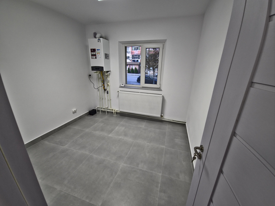 Spațiu Comercial Modern 3 camere Primul Chiriaș După Renovare – 49 mp