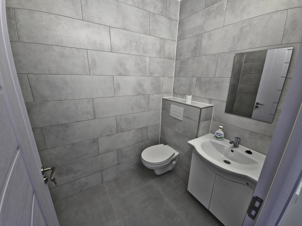 Spațiu Comercial Modern 3 camere Primul Chiriaș După Renovare – 49 mp