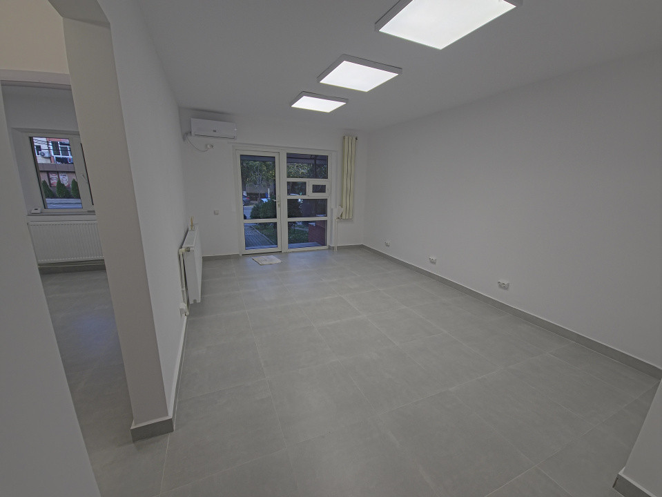 Spațiu Comercial Modern 3 camere Primul Chiriaș După Renovare – 49 mp