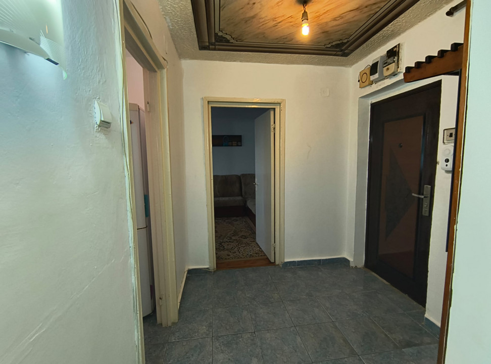 Ciresica apartament 2 camere decomandat