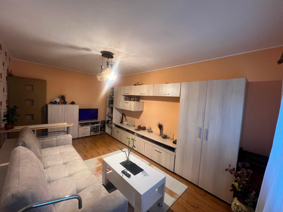   Km 4-5  Anda apartament 2 camere decomandat renovat
