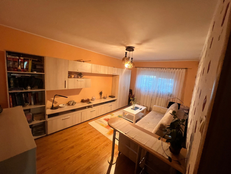   Km 4-5  Anda apartament 2 camere decomandat renovat