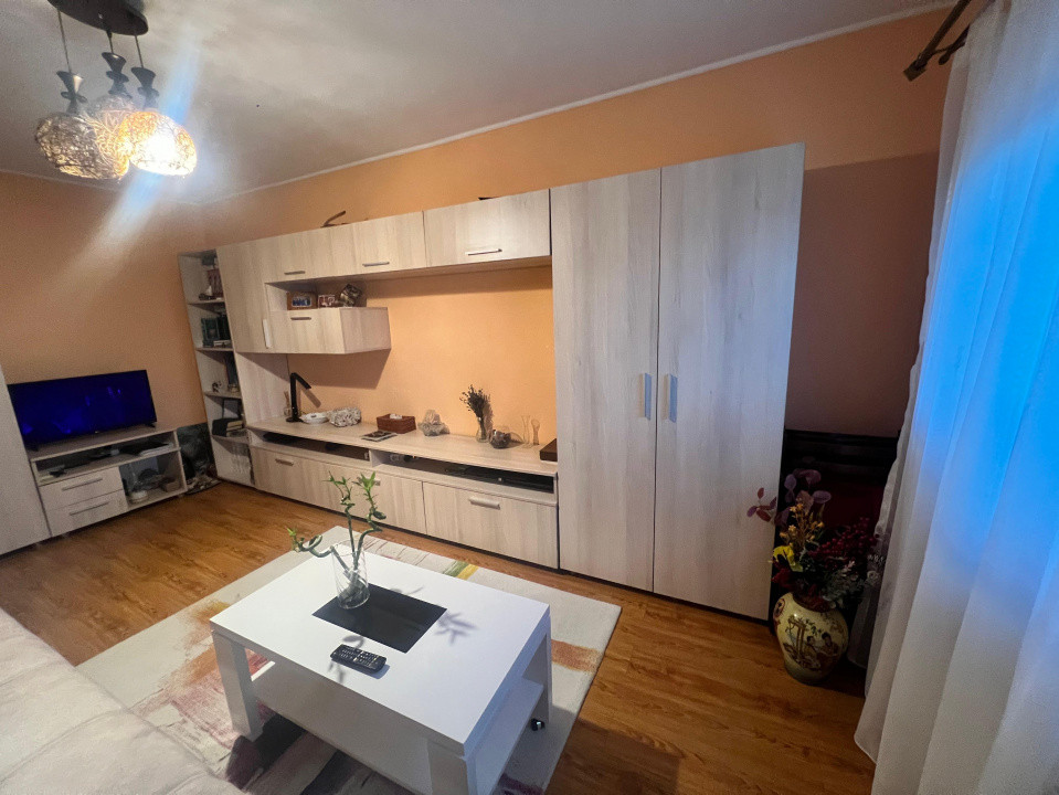   Km 4-5  Anda apartament 2 camere decomandat renovat