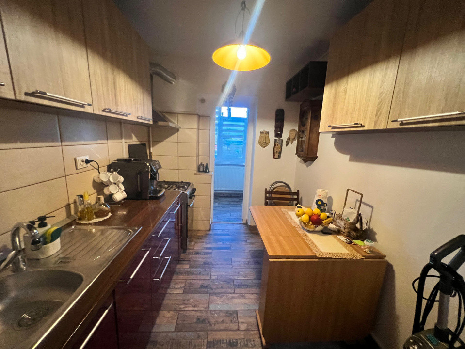   Km 4-5  Anda apartament 2 camere decomandat renovat