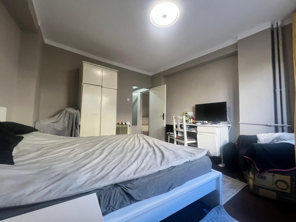 Centru apartament 3 camere renovat etajul 1 vedere stradala