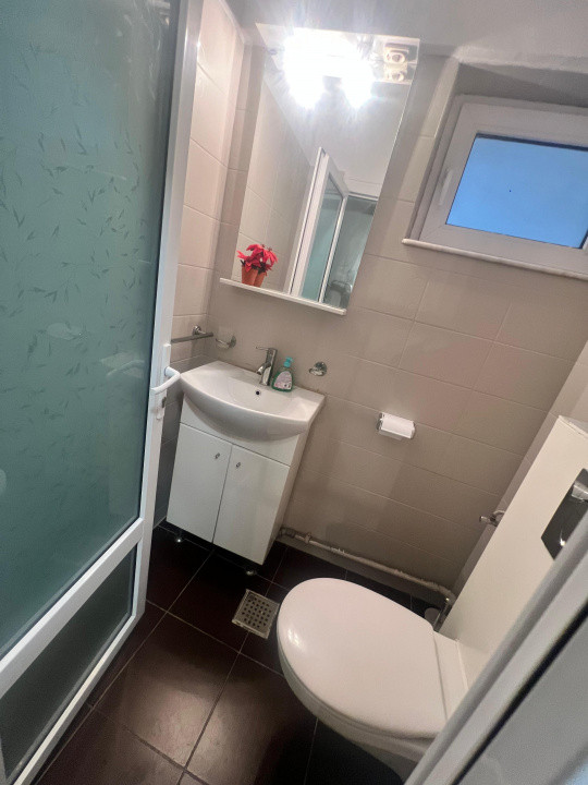 Centru apartament 3 camere renovat etajul 1 vedere stradala