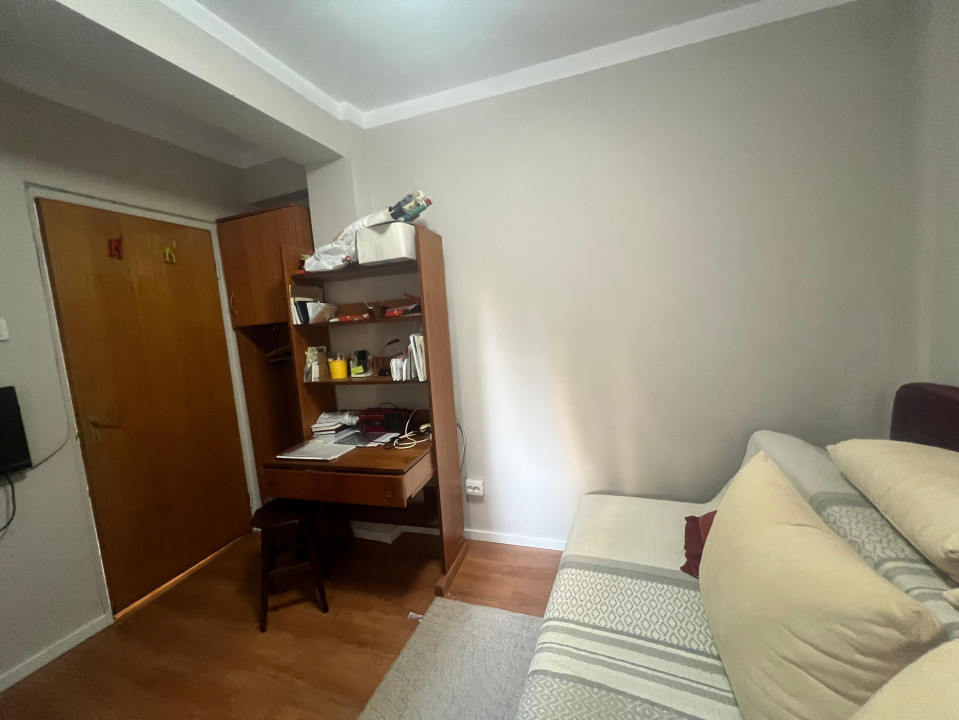 Centru apartament 3 camere renovat etajul 1 vedere stradala
