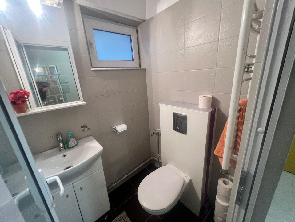 Centru apartament 3 camere renovat etajul 1 vedere stradala