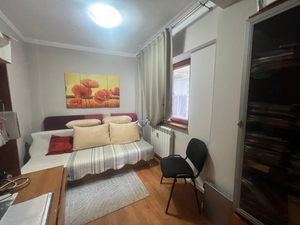 Centru apartament 3 camere renovat etajul 1 vedere stradala