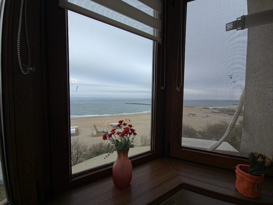 Faleza Nord 3 camere vedere la mare loc de parcare termen lung