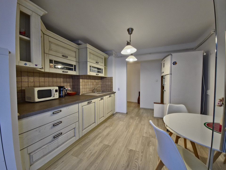 Faleza Nord 3 camere vedere la mare loc de parcare termen lung