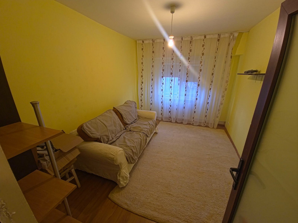 Gara apartament 3 camere decomandat termen lung
