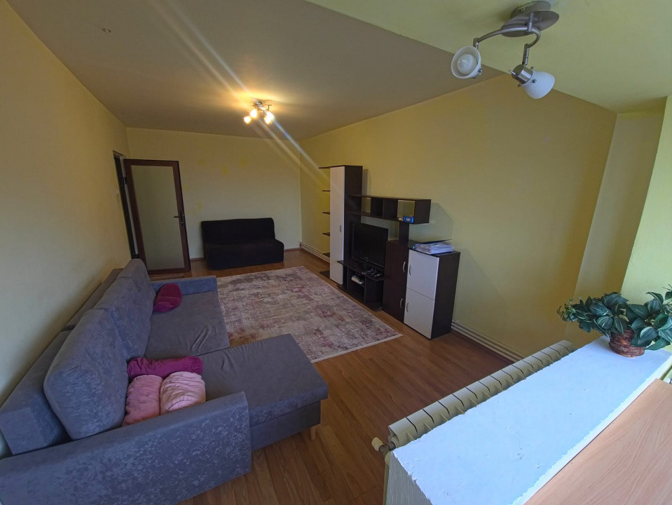 Gara apartament 3 camere decomandat termen lung