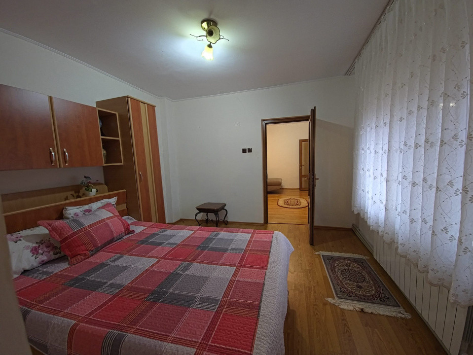 Casa la sol 4 camere zona Trocadero Dacia