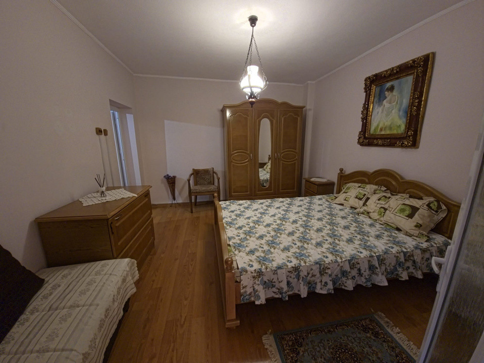 Casa la sol 4 camere zona Trocadero Dacia