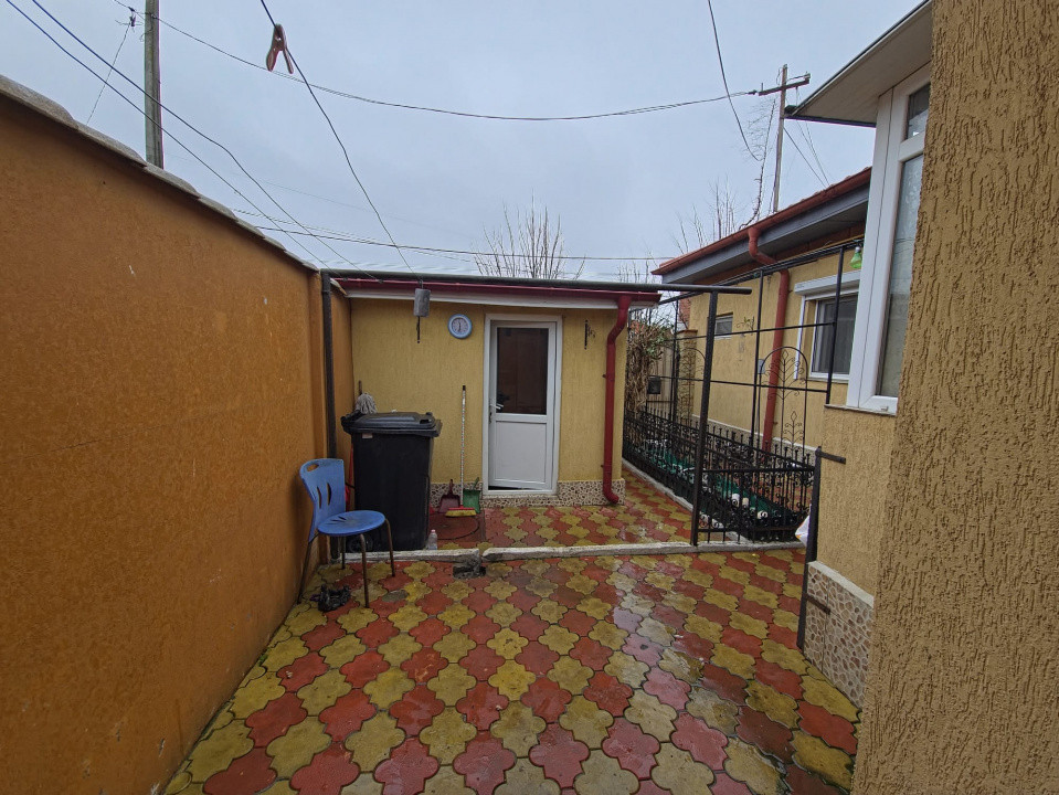 Casa la sol 4 camere zona Trocadero Dacia