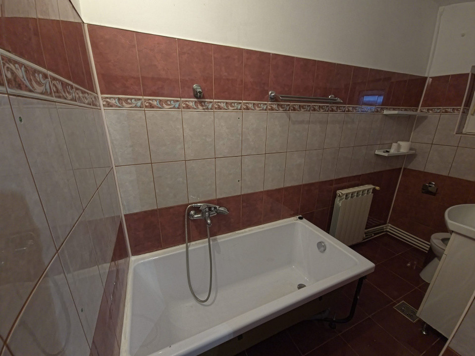 Casa la sol 4 camere zona Trocadero Dacia