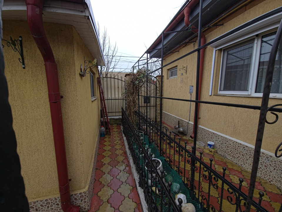 Casa la sol 4 camere zona Trocadero Dacia