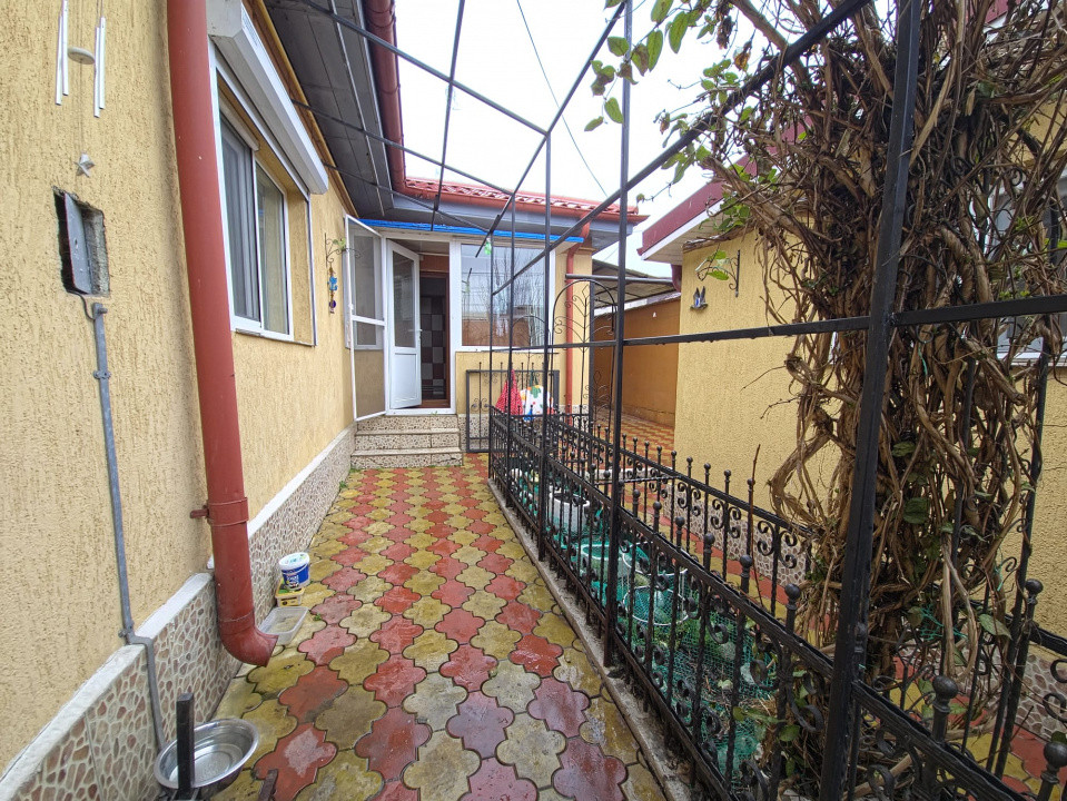 Casa la sol 4 camere zona Trocadero Dacia