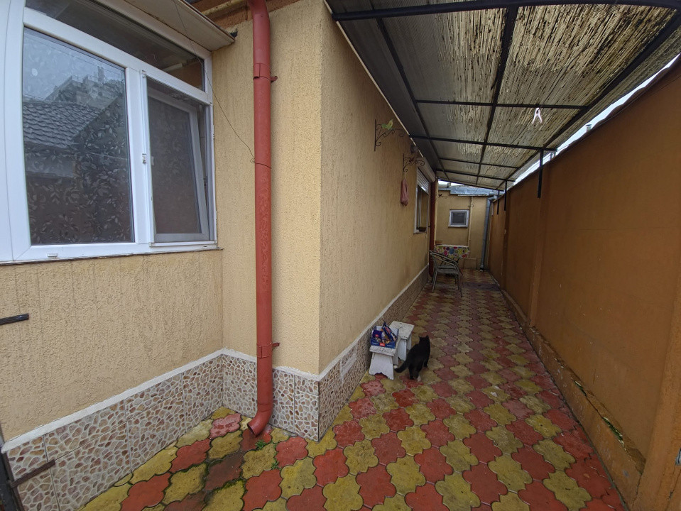 Casa la sol 4 camere zona Trocadero Dacia