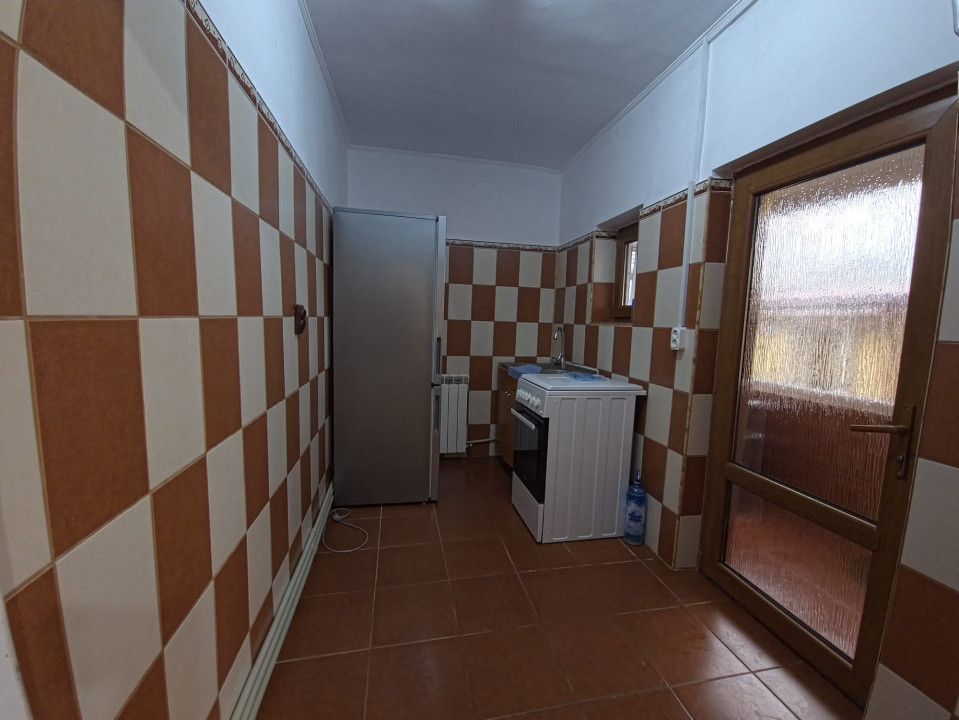 Casa la sol 4 camere zona Trocadero Dacia