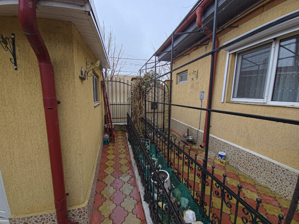 Casa la sol 4 camere zona Trocadero Dacia