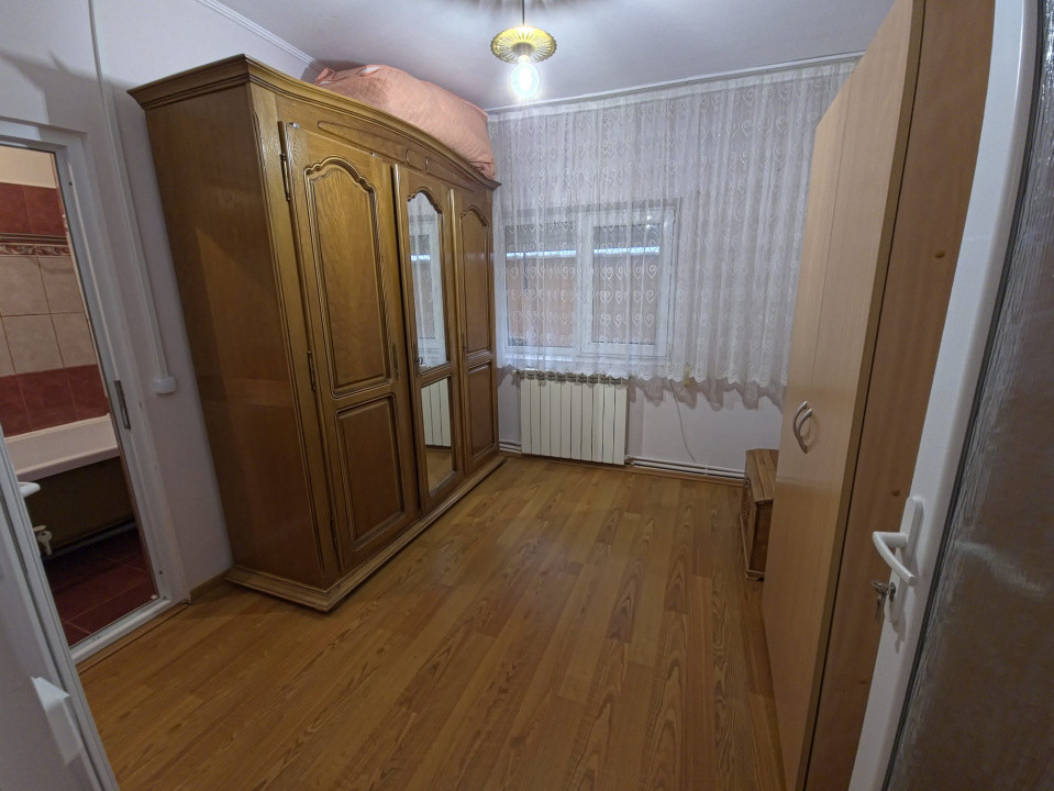 Casa la sol 4 camere zona Trocadero Dacia